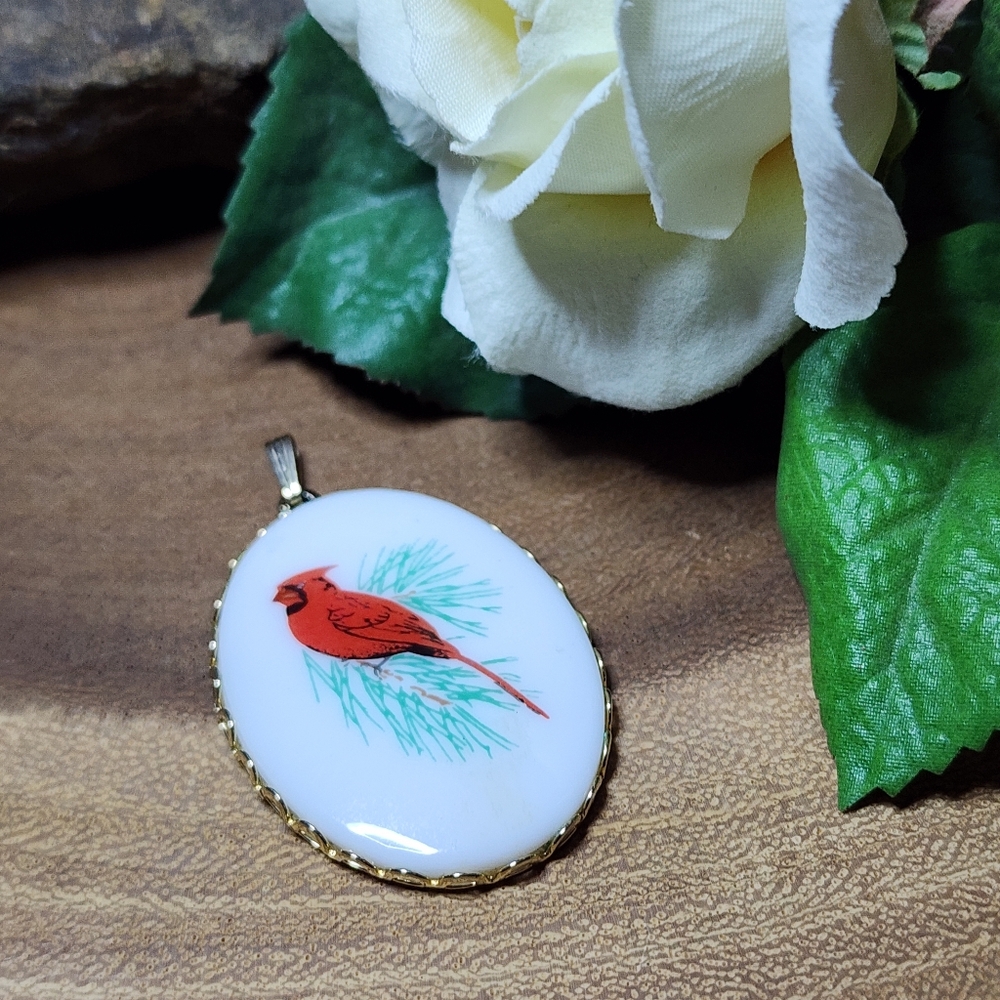 Vintage Cardinal Bird Cameo Style Pendant with Gold Toned Trim